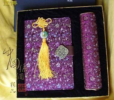 �������أ���ɫ��