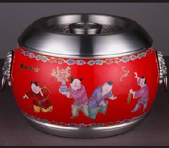 点击查看《金童纳福-锡制红瓷罐》详情